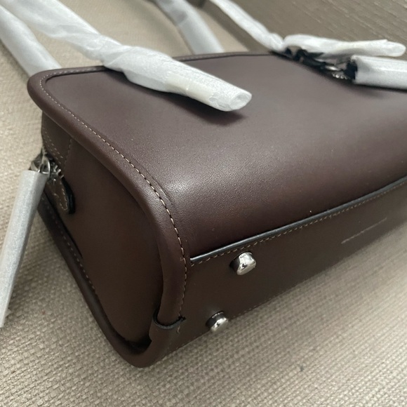 Coach Swing Zip Bag in colour silver/maple NWT - Picture 8 of 15